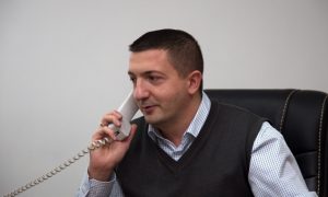 Leutar.net Ljudi bježe iz RS, a oni ni da se počešu: Zaboli političare što vi nemate budućnosti u ovoj zemlji