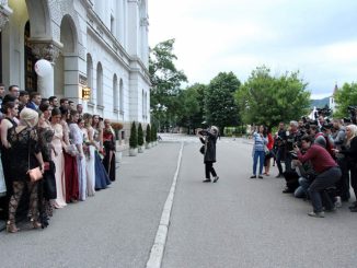 Leutar.net Skoro svaki maturant ima svog fotografa!