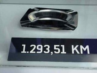 Leutar.net Političarima pepeljare od 1300 KM i fotelje od guščijeg perja, a narodu motka za sisanje