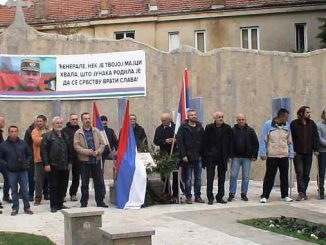 Leutar.net Borci Trebinjske brigade se okupili ispred spomenika Braniocima Trebinja (FOTO)