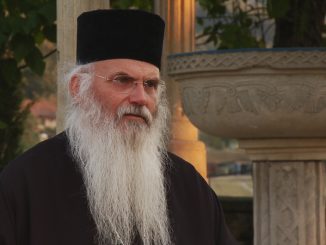 Leutar.net Mitropolit Mesogejski Nikolaj (Hadžinikolau): "Komercijalni" i "društveni" Božić - kako na Roždestvo zaboravljamo na Boga?