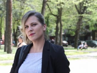 Leutar.net Akademska slikarka Nina Babić dijeli svoje crteže u Banjaluci: Želim da ljudi bar na minut zastanu i posvete se umjetnosti