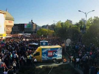 Leutar.net Prepun Trg Krajine u Banjaluci: Davidov otac poručio- Ne možete više manipulisati sa nama!