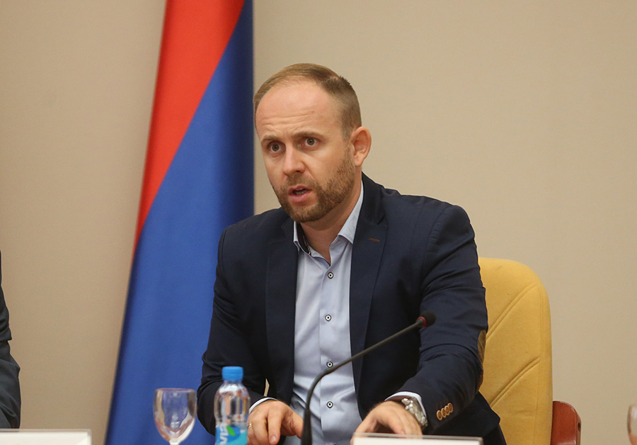 ŠATOR ILI FEJSBUK Koliko društvene mreže mogu da utiču na rezultate izbora u Srpskoj Leutar.net Leutar.net ŠATOR ILI FEJSBUK Koliko društvene mreže mogu da utiču na rezultate izbora u Srpskoj