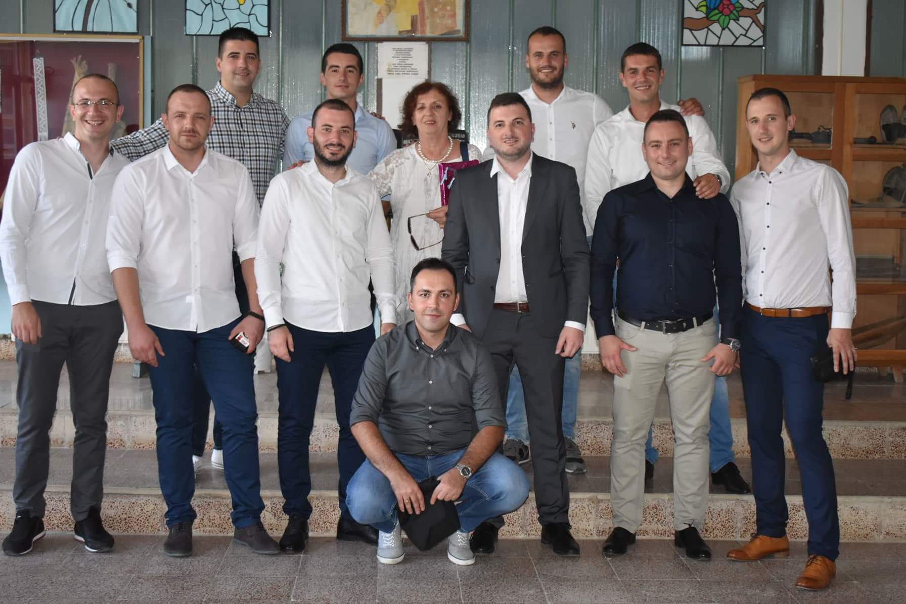 Nevesinjski maturanti rođeni 1989. godine proslavili 10 godina mature Leutar.net Leutar.net Nevesinjski maturanti rođeni 1989. godine proslavili 10 godina mature