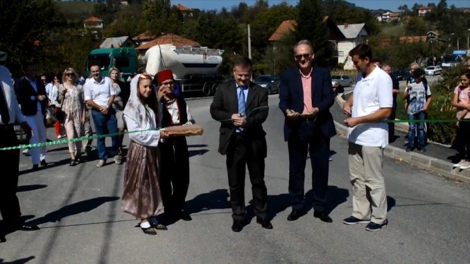 Leutar.net Svečanost povodom otvaranja "prvog sloja" asfalta (VIDEO)
