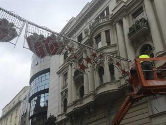 Leutar.net Počelo postavljanje novogodišnje rasvjete u Beogradu