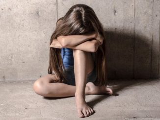 Leutar.net Trojica dječaka ucjenom primoravali VRŠNJAKINJE NA SEKSUALNE ODNOSE