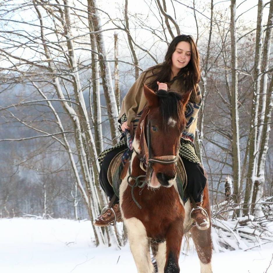 Leutar.net Sestre iz Srebrenice koje su galopirajući na konjima po snijegu oduševile sve