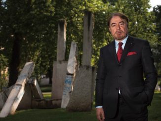 Leutar.net Sa sticanjem dostojanstva treba započeti u poznim srednjim godinama. Nikako ranije...