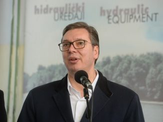 Leutar.net Vučić: "Oni zovu ljude na protest u sezoni gripa, a mene kritikuju zbog slike sa detetom"