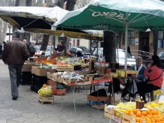 Leutar.net Trebinjci zbog skupoće po voće idu u Bileću
