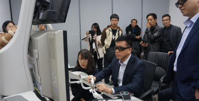 Leutar.net Hirurg operisao mozak sa udaljenosti od 3.000 kilometara