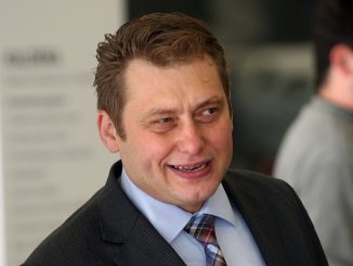 Leutar.net ZATRAŽEN PRITVOR ZA VUČETIĆA Najavio čuda u privredi Srpske, pa UKRAO PARE i pobjegao