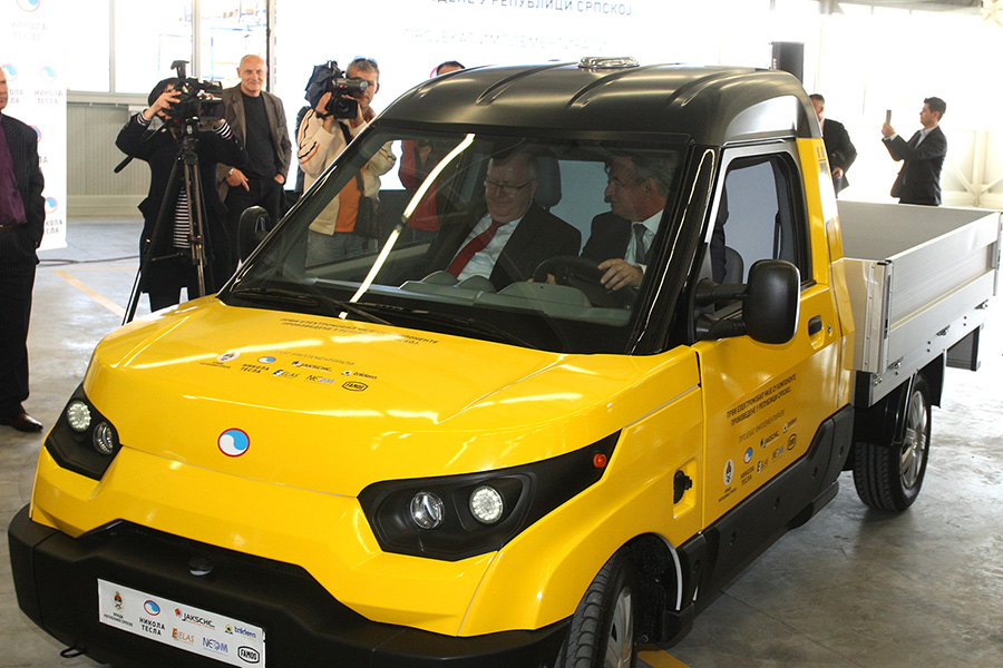 Leutar.net ZATRAŽEN PRITVOR ZA VUČETIĆA Najavio čuda u privredi Srpske, pa UKRAO PARE i pobjegao