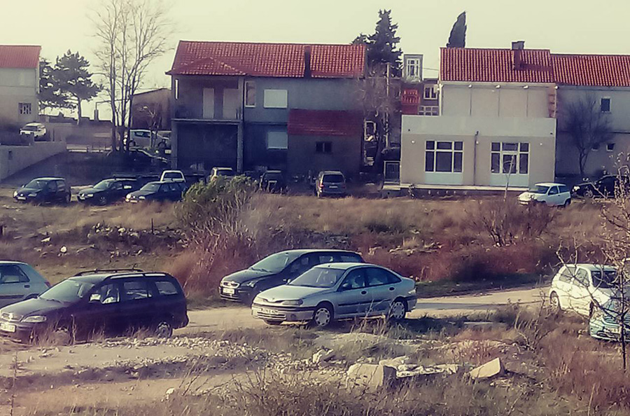 Leutar.net PJEŠKE PREKO GRANICE Zatvaranje graničnog prelaza Brgat najviše pogodilo Trebinjce koji rade u Dubrovniku (FOTO)