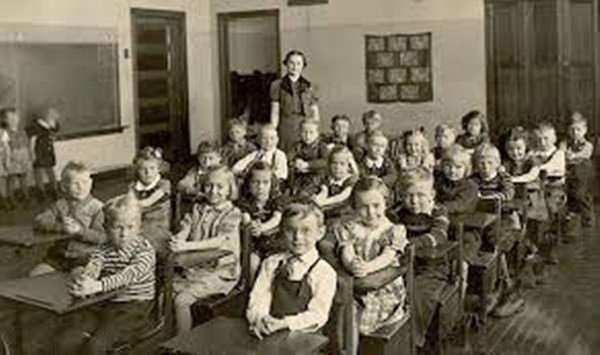 Leutar.net 10 dužnosti đaka iz 1910. godine: Djeca su se vaspitavala da, prije svega, budu dobri ljudi