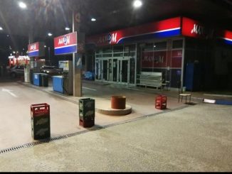 Leutar.net Radnici kolektivnim otkazom zbog malih plata zatvorili benzinsku pumpu