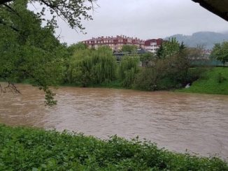 Leutar.net STANJE NA TERENU: Kiša ne staje, rijeke se izlile iz korita, poplave u mnogim gradovima, presječeni putevi (FOTO)