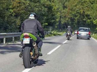 Leutar.net Zašto se motoristi pozdravljaju na putu