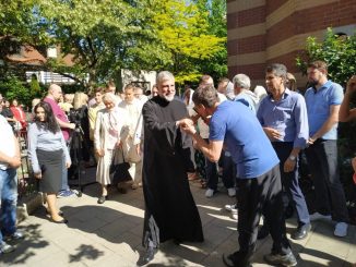 Leutar.net SRBI IZ NJEMAČKE: Nije tačno da nas je vladika izbacio, uznemireni smo neistinama