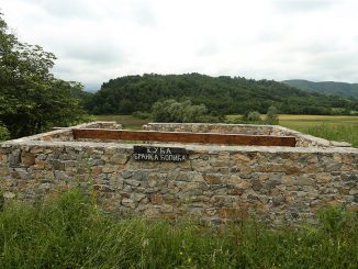 Leutar.net TUGA U RODNOM SELU ČUVENOG PISCA Temelji Brankove kuće zarasli u korov