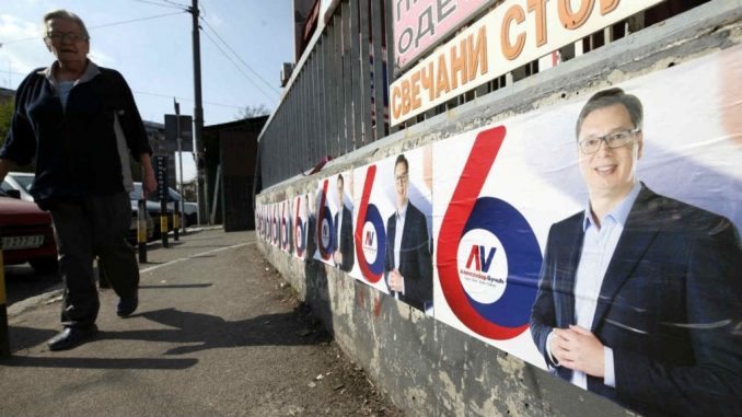 Leutar.net Za cijepanje plakata sa Vučićevim likom kazna 10.000 dinara