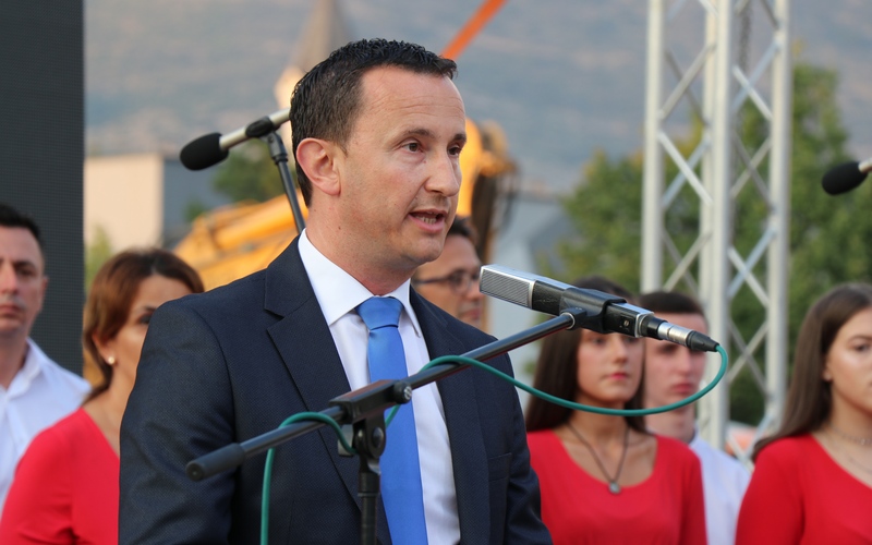 Leutar.net Hercegovini ne treba Vlada, dovoljan je knez (FOTO)