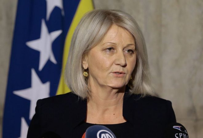 Leutar.net Pitali smo parlamentarce kako je primati platu, a ništa ne raditi! Evo šta su rekli