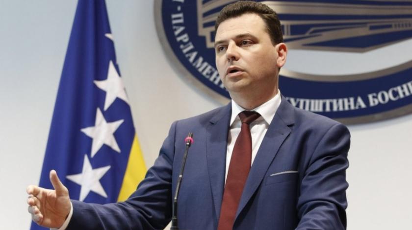 Leutar.net Pitali smo parlamentarce kako je primati platu, a ništa ne raditi! Evo šta su rekli
