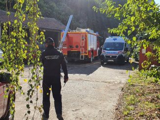 Leutar.net DRAMA NA TVRĐAVI: Mladić pao sa zidina, spasili ga vatrogasci, policija i vojska