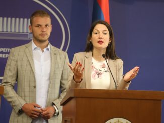 Leutar.net “SUMRAK DEMOKRATIJE” Odbijena oba zakona koja su predložili Trivićeva i Stanivuković