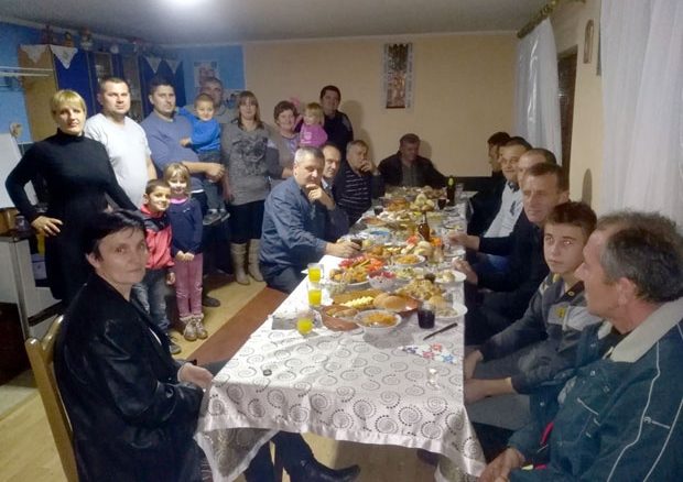Leutar.net Deset tipova gostiju na slavama: Mirotvorac, nadrndana žena... Koji ste vi?