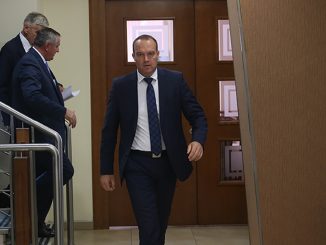 Leutar.net BURA ZBOG MITROVDANSKE POVELJE Tamindžiju iz SDS optužuju za dezerterstvo, on tvrdi da je bio student