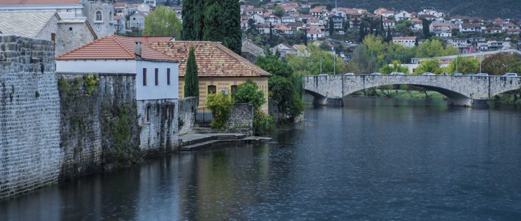 Leutar.net Zbog kiše pomjera se policijski čas za ponedeljak?