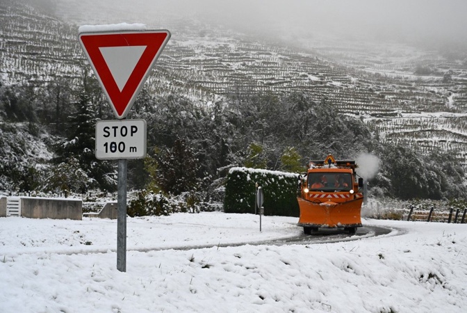 Leutar.net Snježna oluja u Francuskoj, bez struje 145.000 ljudi