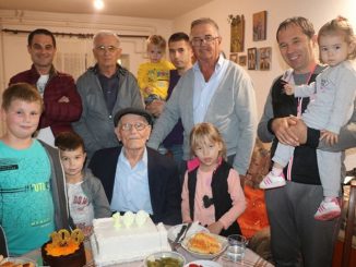 Leutar.net Četiri generacije na proslavi - Vijek dočekao okružen najmilijima
