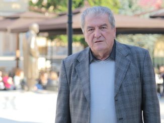Leutar.net PROFESOR MILOŠ KOVAČEVIĆ: „Ostani kod kuće“, studiraj srpski jezik i književnost na Palama