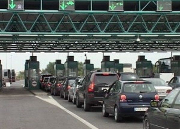 Leutar.net KRIZNI ŠTAB DONEO ODLUKU DA JE ZA ULAZAK U SRBIJU DOVOLJNO DA SE NA GRANICI KAŽE “NEMAM KORONU, MAJKE MI”