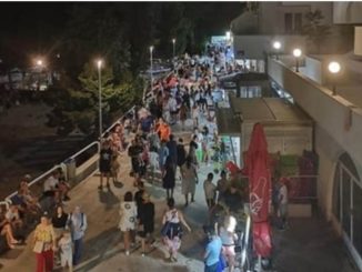 Leutar.net Ne mare za koronu: Prepuni kafići i šetališta u Neumu