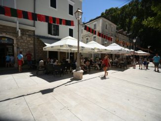 Leutar.net "Lijepe žene prolaze kroz grad. Ja na uglu stojim sasvim sam..." Pogledajte kako izgleda Trebinje u oku Željka Miletića