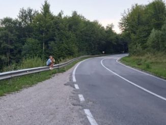 OGLASIO SE DJEČAK KOJI JE RASPLAKAO REGION “Rekao sam koliko koštaju kupine, ali oni su ih samo uzeli i otišli" Leutar.net Leutar.net OGLASIO SE DJEČAK KOJI JE RASPLAKAO REGION “Rekao sam koliko koštaju kupine, ali oni su ih samo uzeli i otišli"