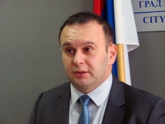 Penzioneri, prodajite kukuruz da pojačate budžet (VIDEO) Leutar.net Leutar.net Penzioneri, prodajite kukuruz da pojačate budžet (VIDEO)