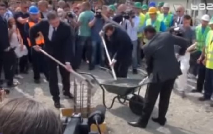 Leutar.net VUČIĆ POLOŽIO KAMEN TEMELJAC U KACU KUPUSA U VRNJAČKOJ BANJI