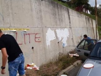 Leutar.net Srbi u Pljeviljima prekrečili grafite “Selite se, Turci” i poručili “Branićemo islam s vama”