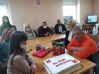 Leutar.net Smanjili grant sa 37.000 na 8.000 pa im pred izbore donijeli tortu