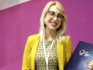 Leutar.net SVE SE MOŽE, KAD SE HOĆE Mina ima samo 24 godine i već je ZAVRŠILA DVA FAKULTETA