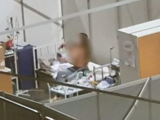 Leutar.net "IMAM UPALU PLUĆA, OTAC U TEŠKOM STANJU" Djevojka čija slika iz Arene kruži internetom je OVO PORUČILA