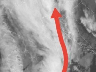 Leutar.net Za cijeli Jadran upaljen crveni meteoalarm: Talasi i do šest metara
