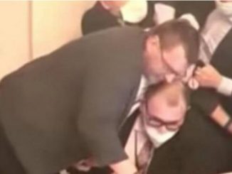 Leutar.net Tuča poslanika u parlamentu zbog maske (VIDEO)